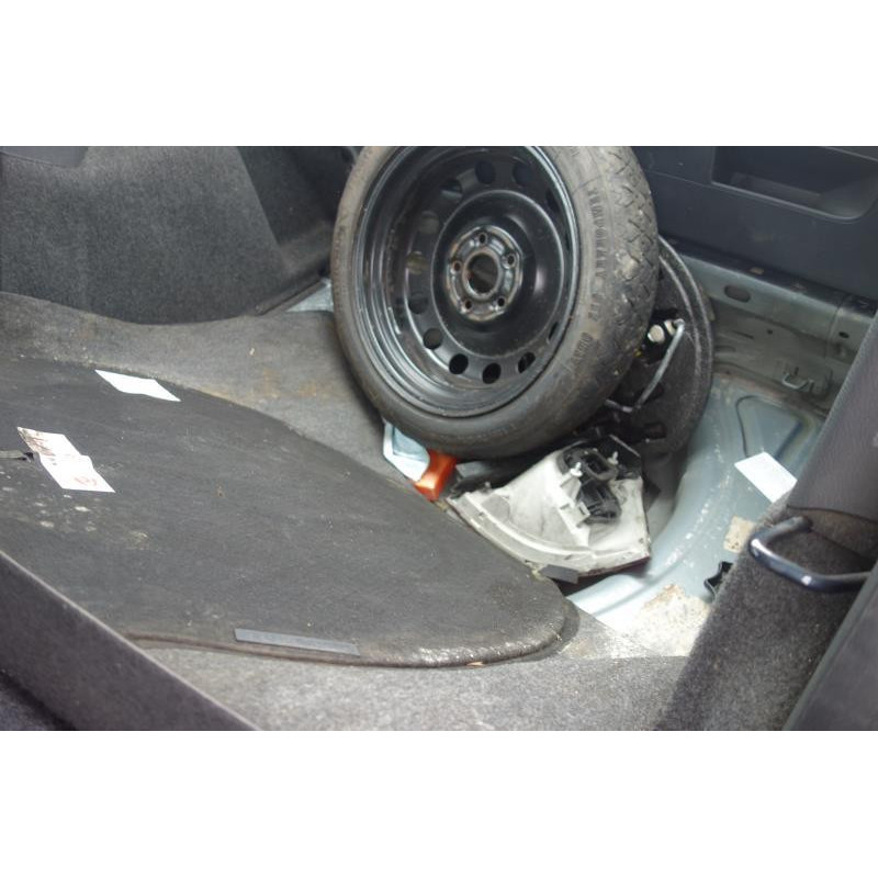 Feu arriere secondaire gauche (feux) VOLKSWAGEN GOLF 5 Photo n°14