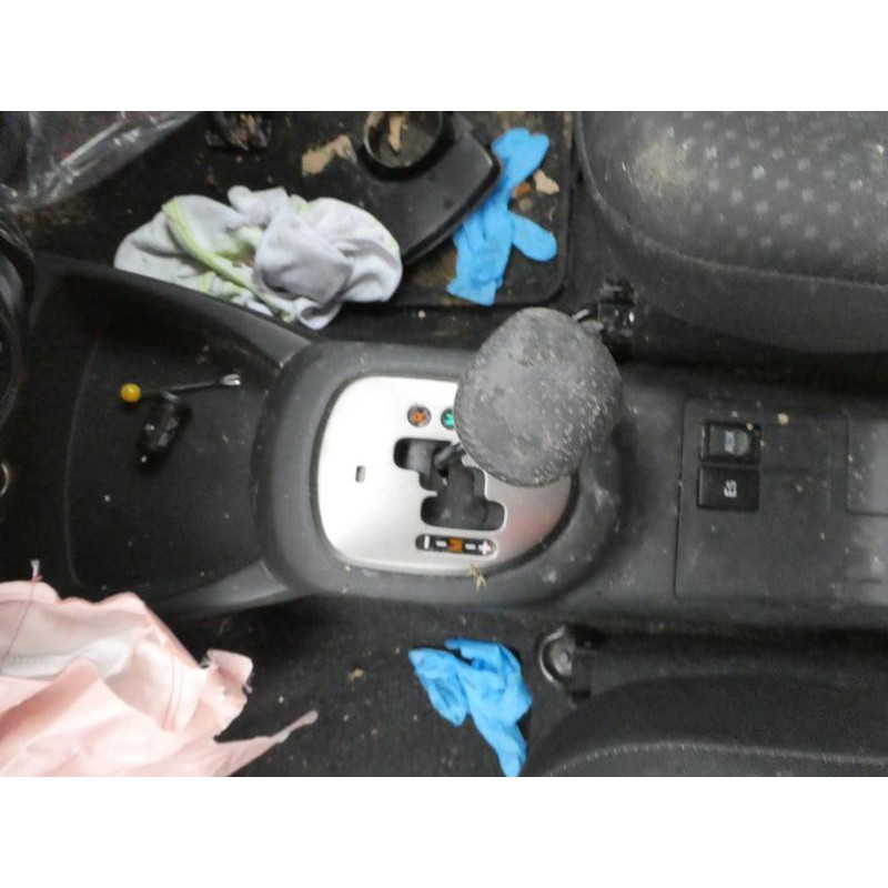 Serrure avant gauche TOYOTA YARIS 2 Photo n°15