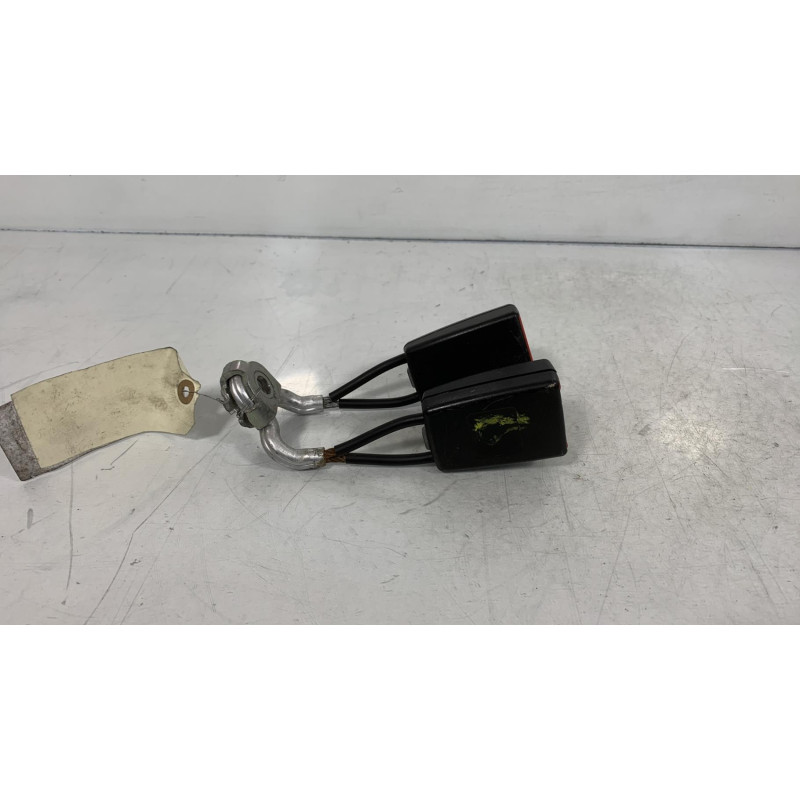 Attache ceinture arriere gauche SKODA FABIA 2 Photo n°1