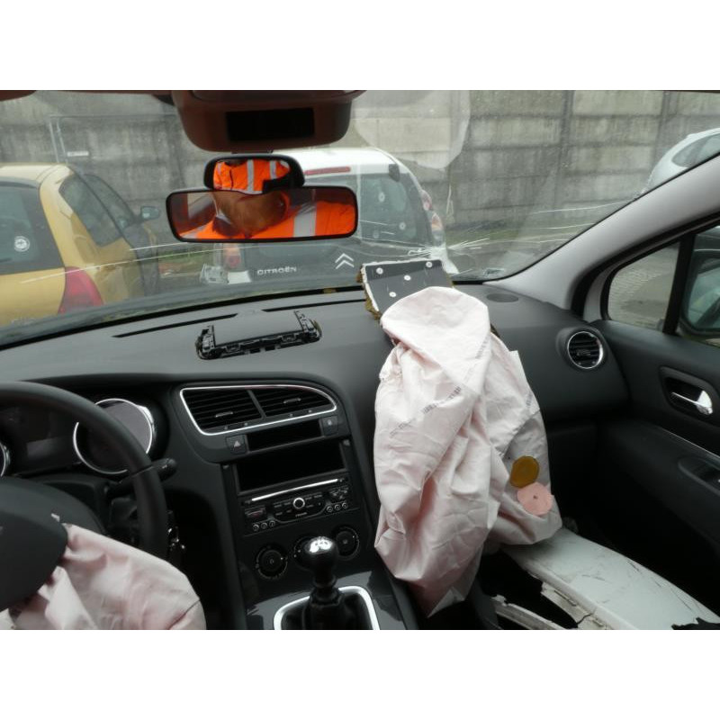 Bouton de warning PEUGEOT 5008 1 Photo n°15