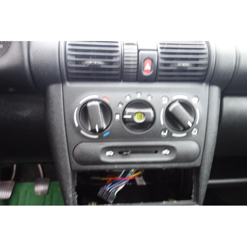 Porte avant droit OPEL CORSA B Photo n°7