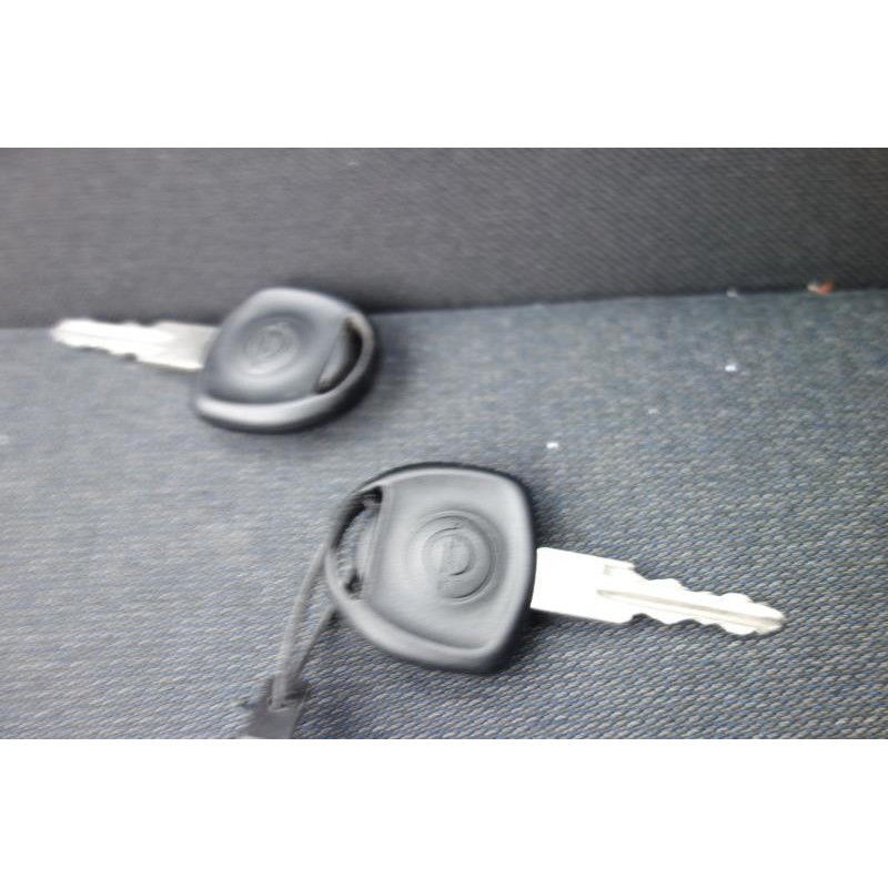 Porte avant droit OPEL CORSA B Photo n°9