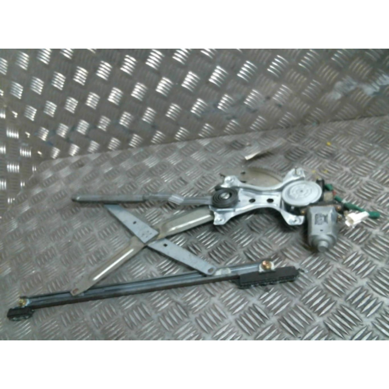 Leve vitre electrique avant droit TOYOTA COROLLA 9 Photo n°1