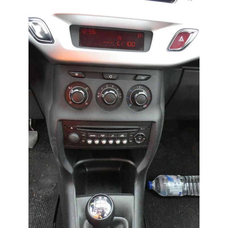 Attache ceinture avant droit CITROEN C3 2 Photo n°10