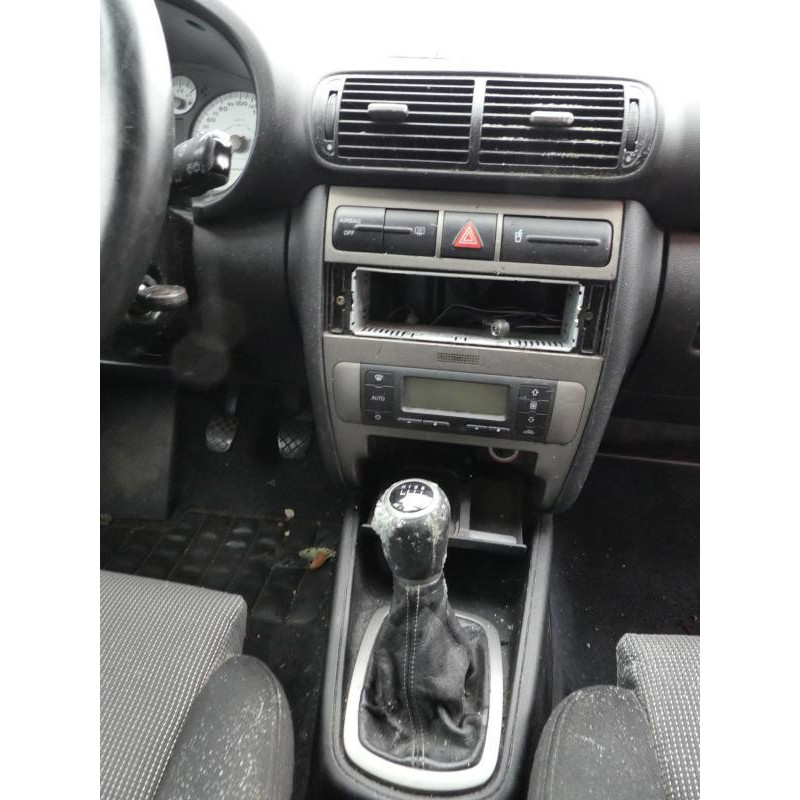 Attache ceinture avant droit SEAT LEON 1 Photo n°10