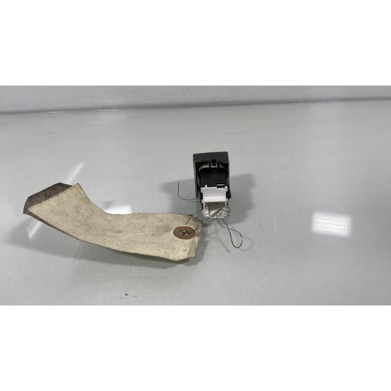 Bouton de warning PEUGEOT 508 1 SW Photo n°3