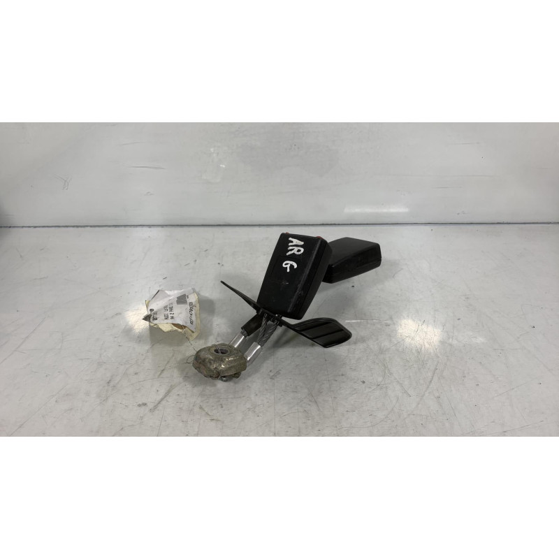 Attache ceinture arriere gauche AUDI A4 2 Photo n°2