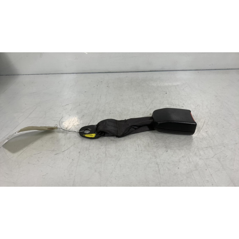 Attache ceinture arriere droit HYUNDAI MATRIX Photo n°1