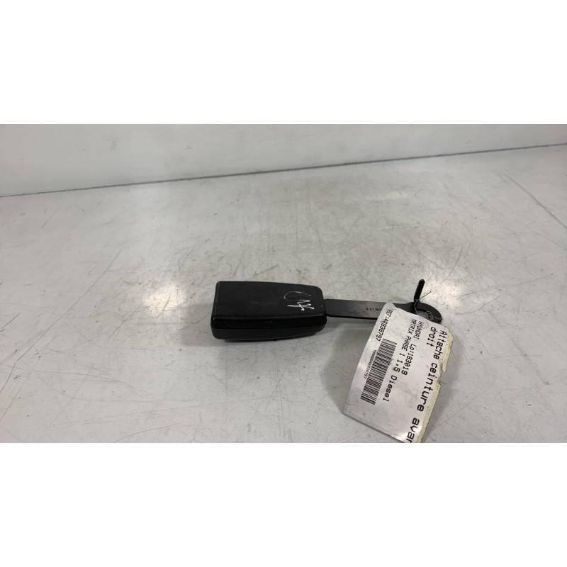 Attache ceinture avant droit HYUNDAI MATRIX Photo n°1