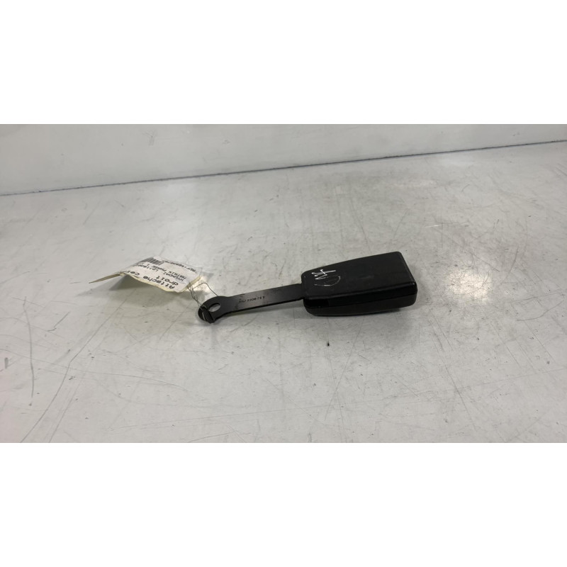 Attache ceinture avant droit HYUNDAI MATRIX Photo n°2