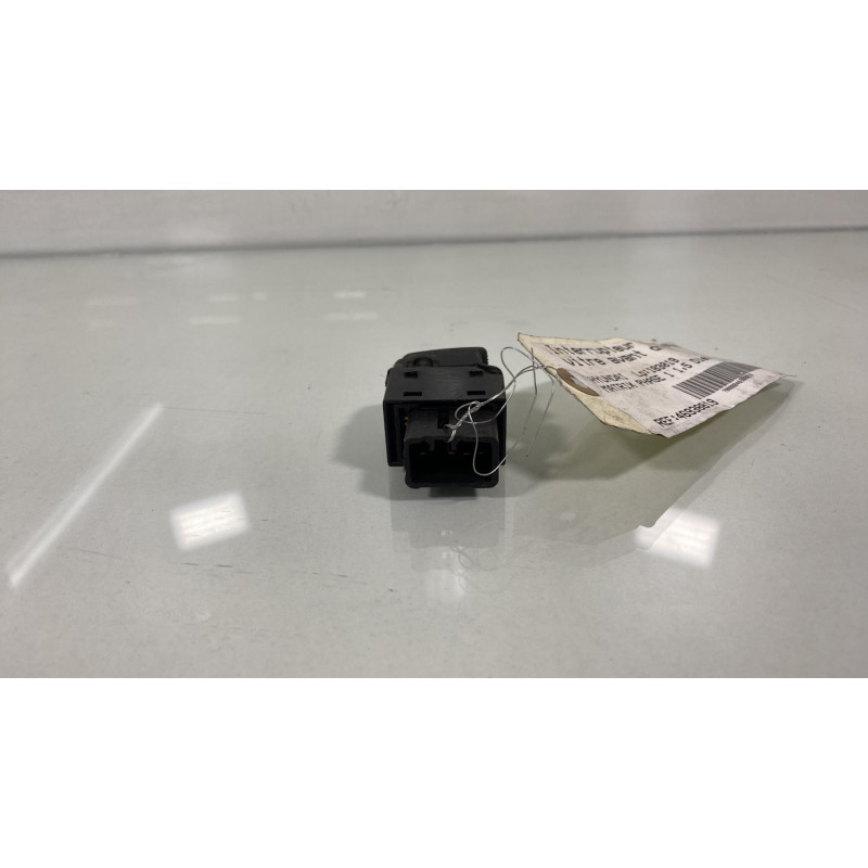 Interrupteur de leve vitre avant droit HYUNDAI MATRIX Photo n°3