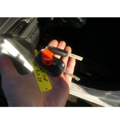 Interrupteur de leve vitre avant gauche PEUGEOT 208 1