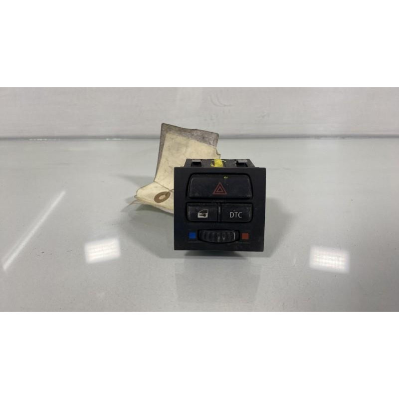 Bouton de warning BMW SERIE 3 E90 Photo n°2
