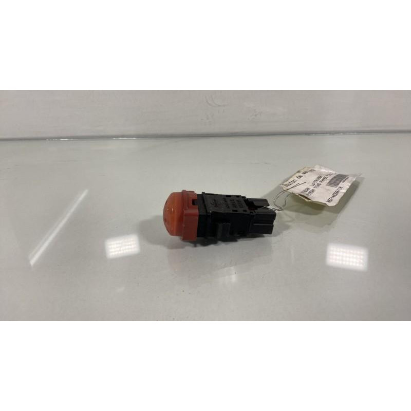 Bouton de warning NISSAN ALMERA TINO Photo n°3