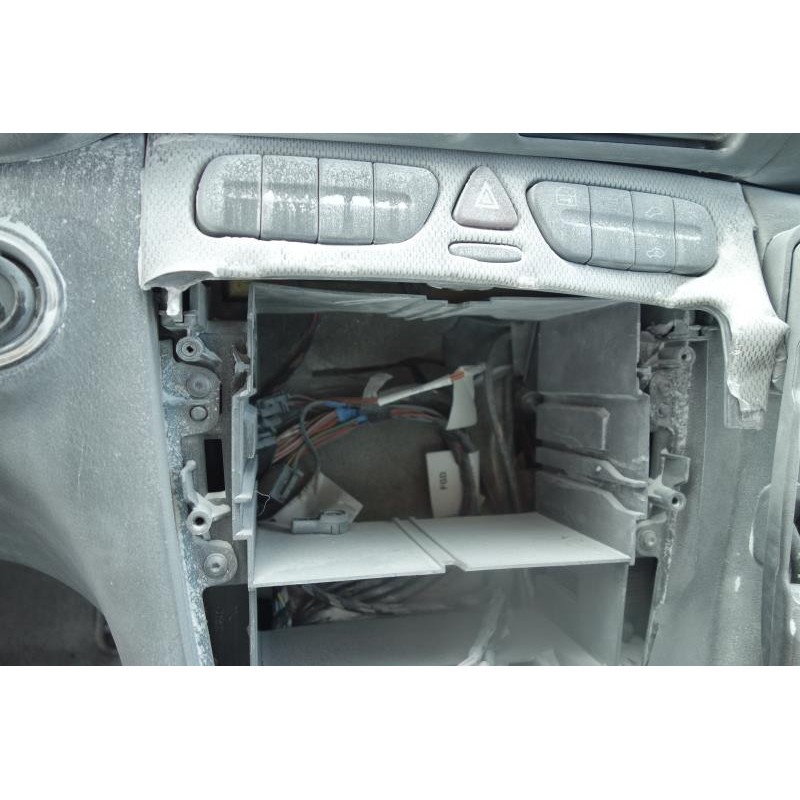 Trappe d'essence MERCEDES CLASSE C 203 COUPE SPORT Photo n°9