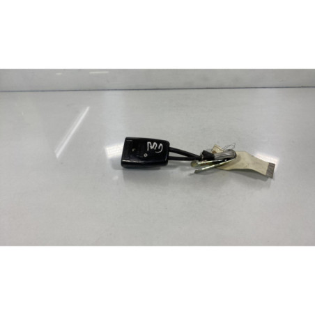 Attache ceinture arriere droit VOLVO 740 Photo n°1