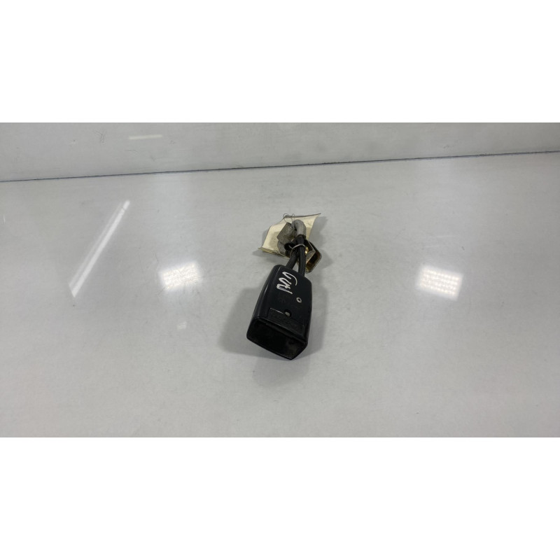 Attache ceinture arriere droit VOLVO 740 Photo n°3