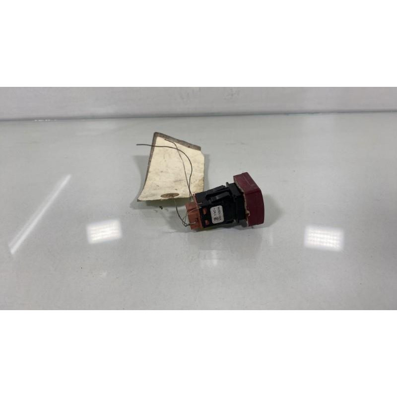 Bouton de warning AUDI A3 2 Photo n°1