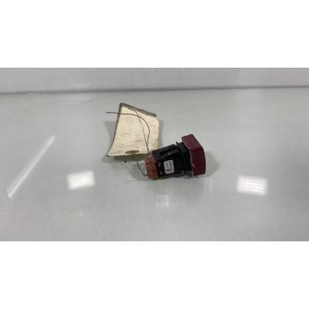 Bouton de warning AUDI A3 2 Photo n°1