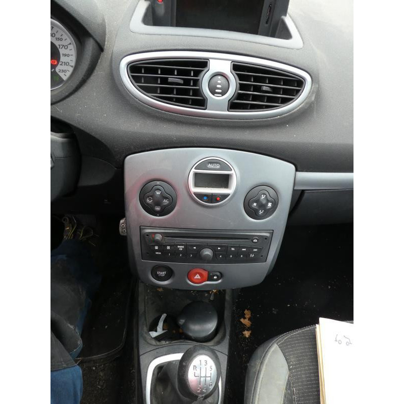 Ecran GPS RENAULT CLIO 3 Photo n°7