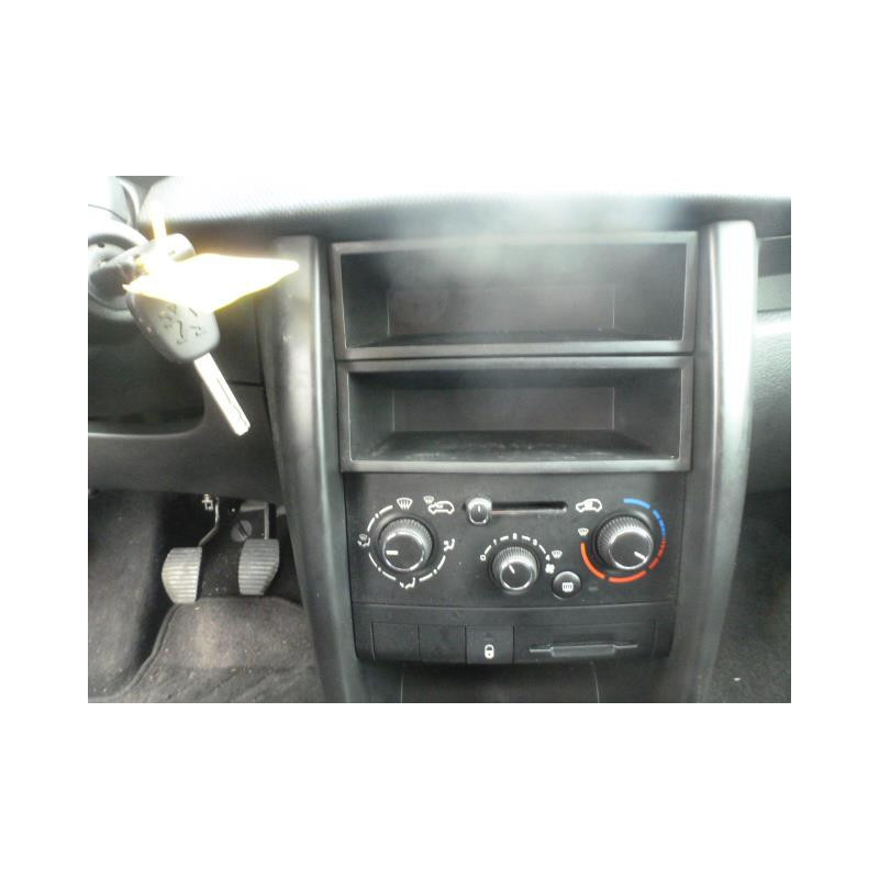Attache ceinture arriere gauche PEUGEOT 207 Photo n°8