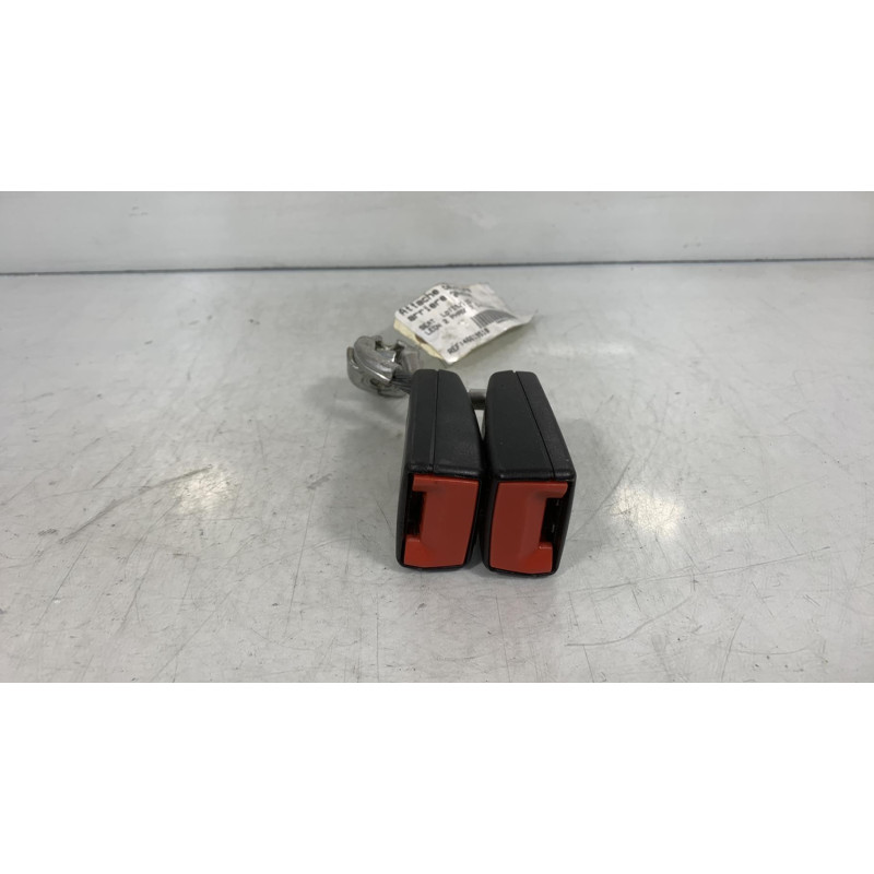 Attache ceinture arriere gauche SEAT LEON 2 Photo n°1