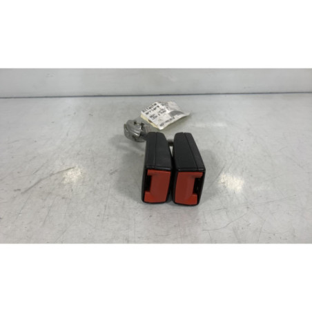 Attache ceinture arriere gauche SEAT LEON 2 Photo n°1