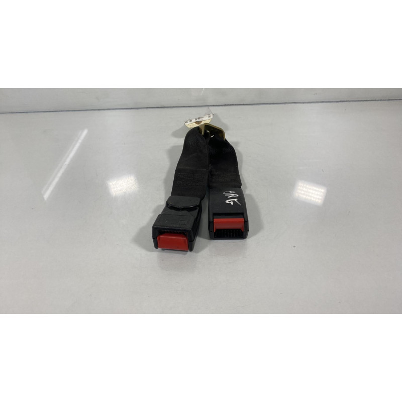 Attache ceinture arriere gauche OPEL ASTRA F Photo n°1