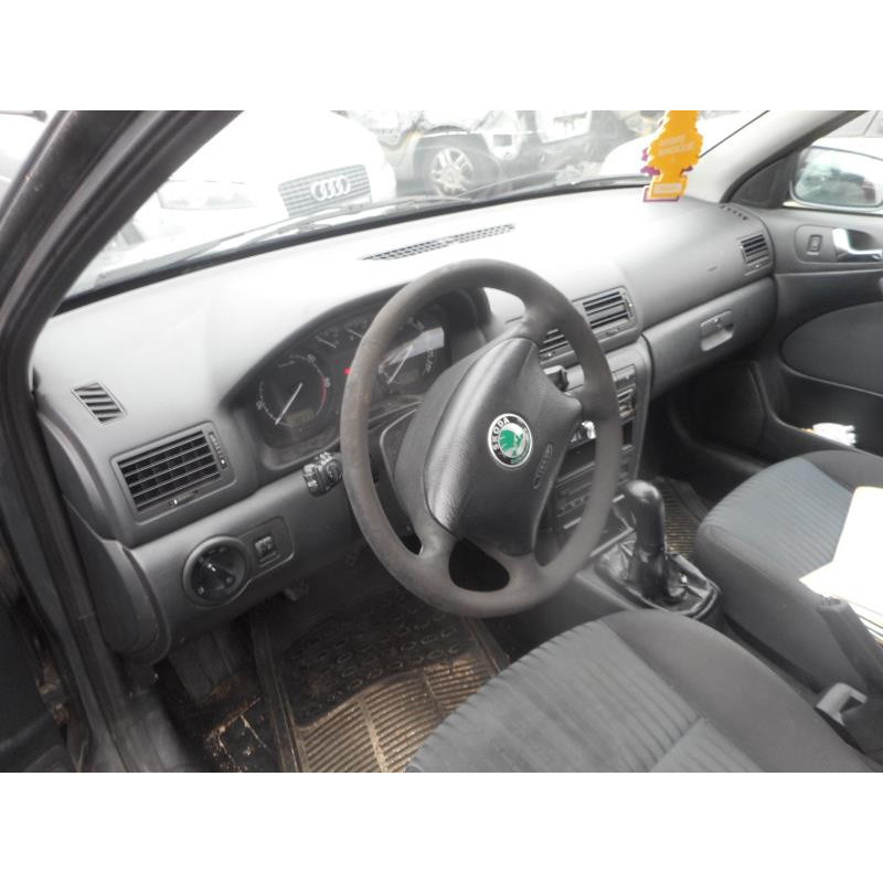 Pretensionneur de ceinture avant gauche SKODA OCTAVIA 1 Photo n°8