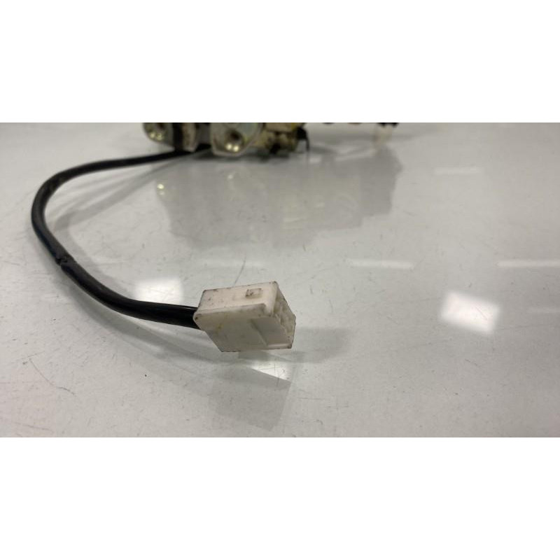 Serrure arriere droit MAZDA DEMIO Photo n°3