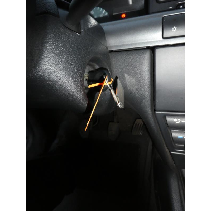 Attache ceinture arriere droit CITROEN XANTIA Photo n°5