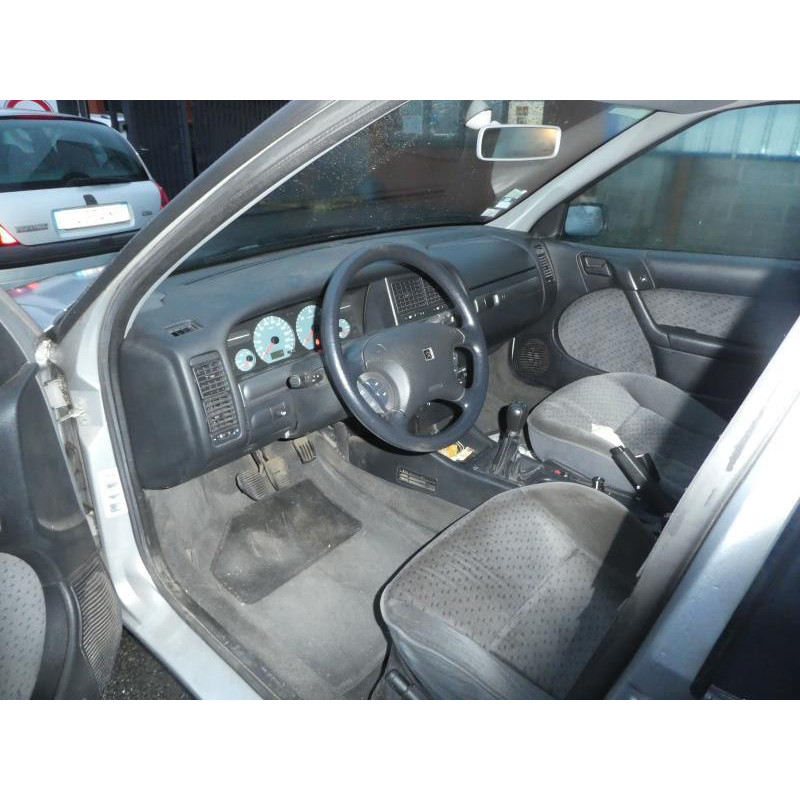 Attache ceinture arriere droit CITROEN XANTIA Photo n°10