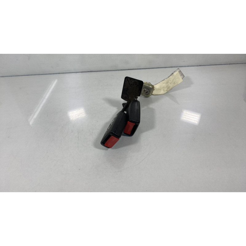 Attache ceinture arriere gauche VOLKSWAGEN PASSAT 4 Photo n°2