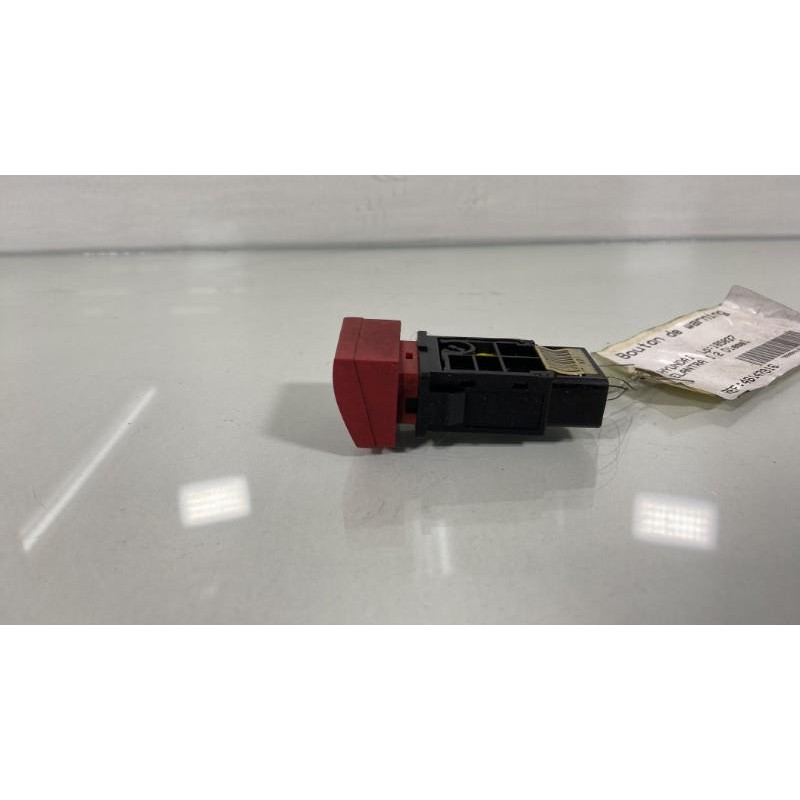 Bouton de warning HYUNDAI ELANTRA 1 Photo n°1