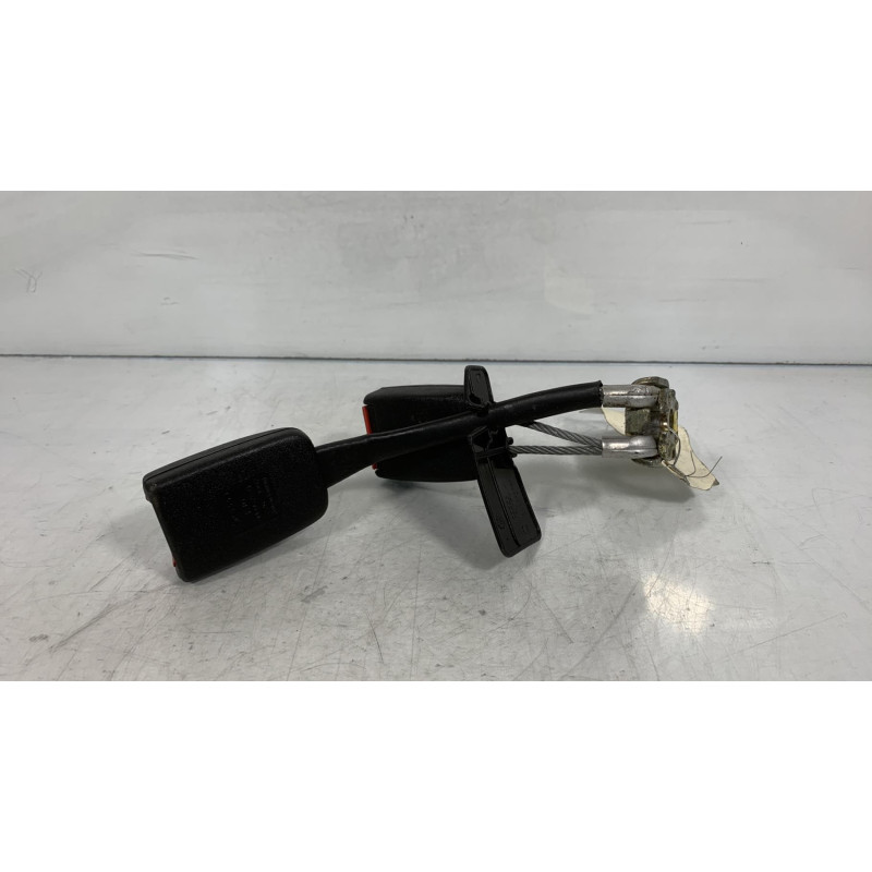 Attache ceinture arriere gauche VOLKSWAGEN PASSAT 4 Photo n°3