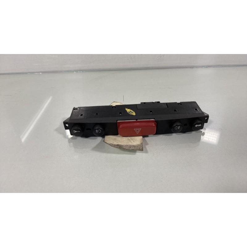 Bouton de warning ALFA ROMEO GT Photo n°3