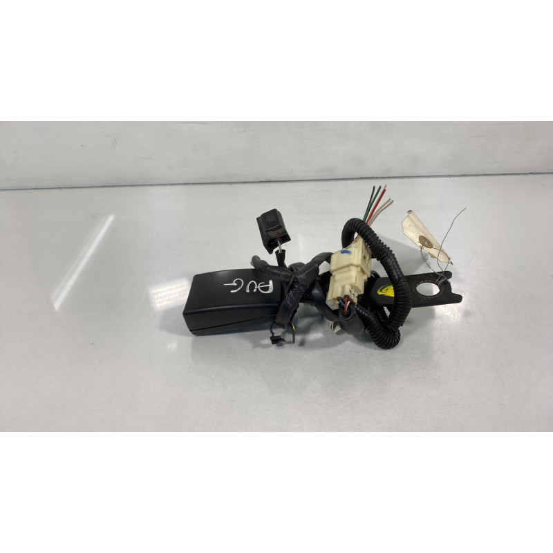 Attache ceinture avant gauche TOYOTA COROLLA 10 Photo n°1