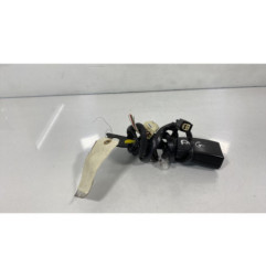 Attache ceinture avant gauche TOYOTA COROLLA 10