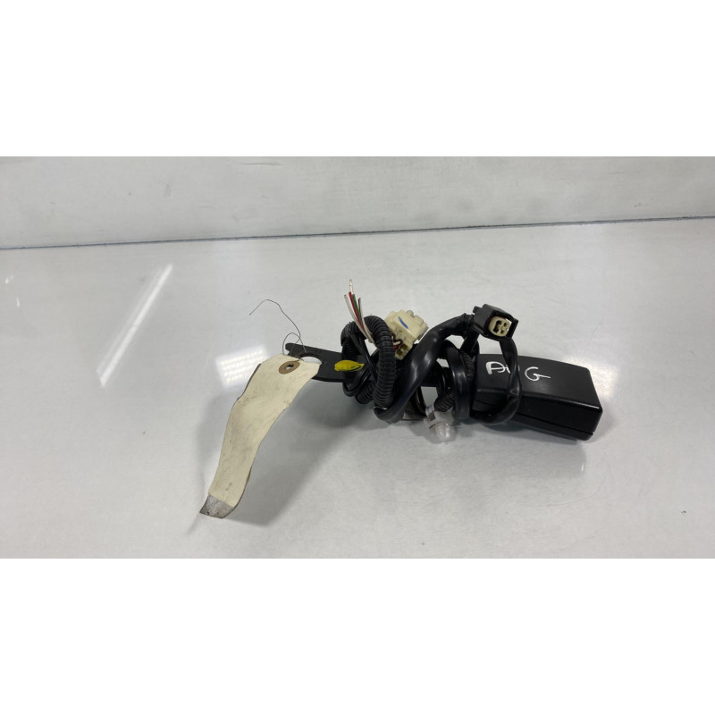 Attache ceinture avant gauche TOYOTA COROLLA 10 Photo n°2