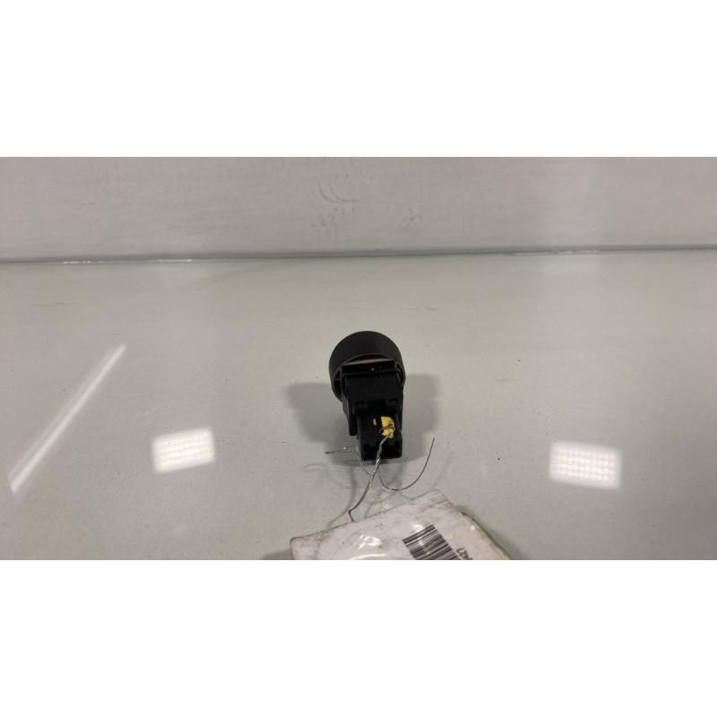 Bouton de warning NISSAN JUKE Photo n°1