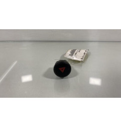 Bouton de warning NISSAN JUKE