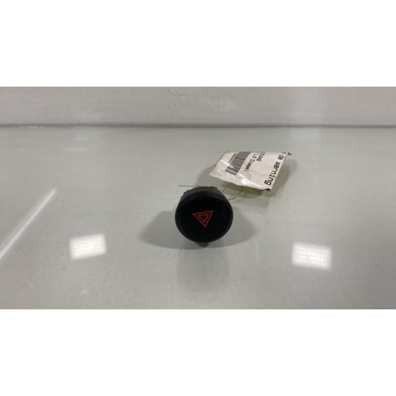 Bouton de warning NISSAN JUKE Photo n°2