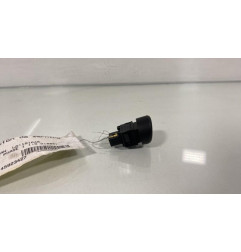 Bouton de warning NISSAN JUKE