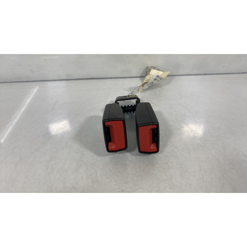 Attache ceinture arriere droit OPEL ASTRA J Photo n°1