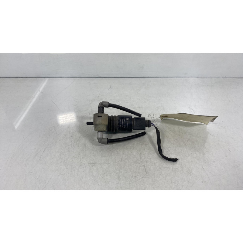 Pompe lave glace avant OPEL ASTRA J Photo n°2