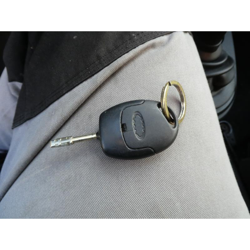 Verin de coffre FORD FUSION Photo n°2