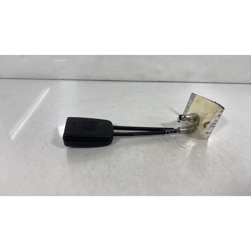 Attache ceinture arriere gauche VOLKSWAGEN NEW BEETLE 1 Photo n°3