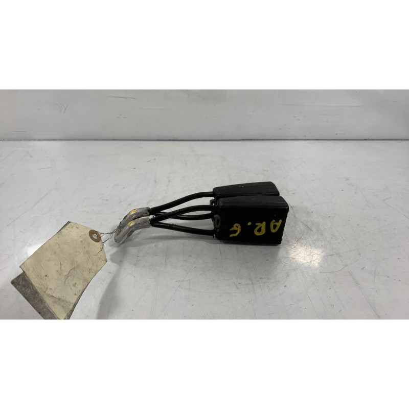 Attache ceinture arriere gauche SKODA OCTAVIA 1 Photo n°1