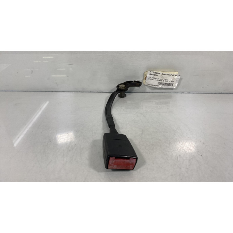 Attache ceinture avant gauche VOLKSWAGEN PASSAT 4 Photo n°2