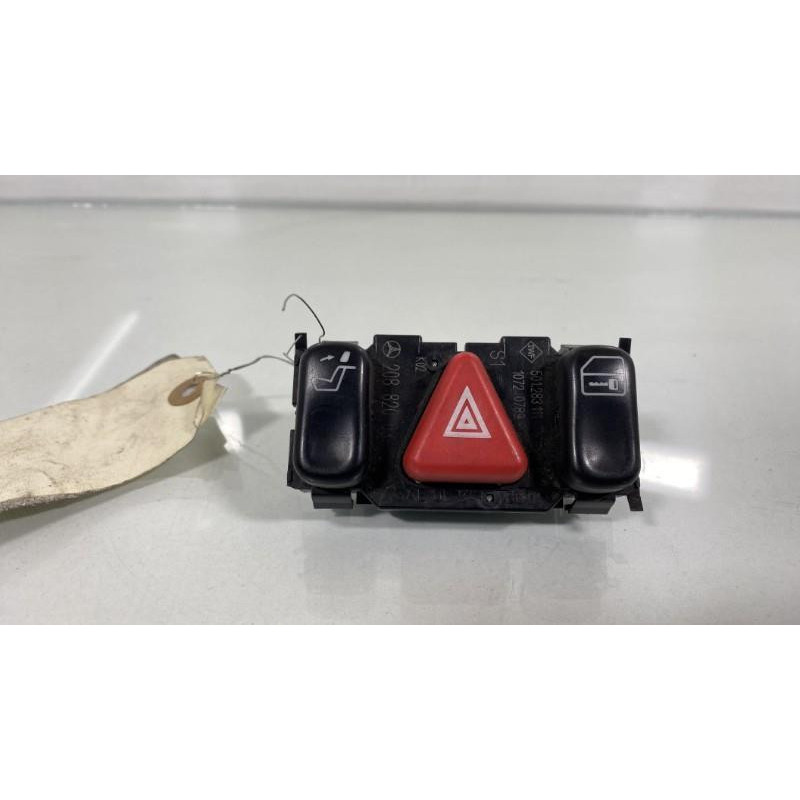Bouton de warning MERCEDES CLASSE E 210 Photo n°3